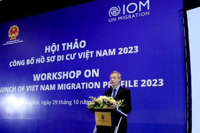 Over 100,000 Vietnamese people go to work abroad annually - 1