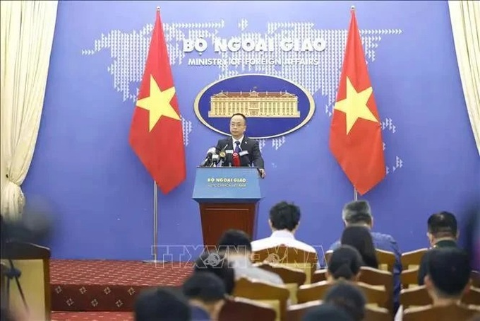 Vietnam opposes all activities violating sovereignty over Hoang Sa - 1