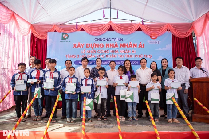 Five houses built for disadvantaged in Phu Tho and Bac Giang - 4