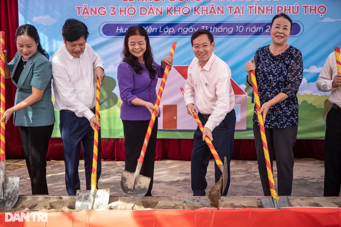 Five houses built for disadvantaged in Phu Tho and Bac Giang - 1