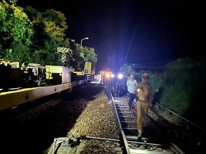 Cargo train derails in Danang - 1