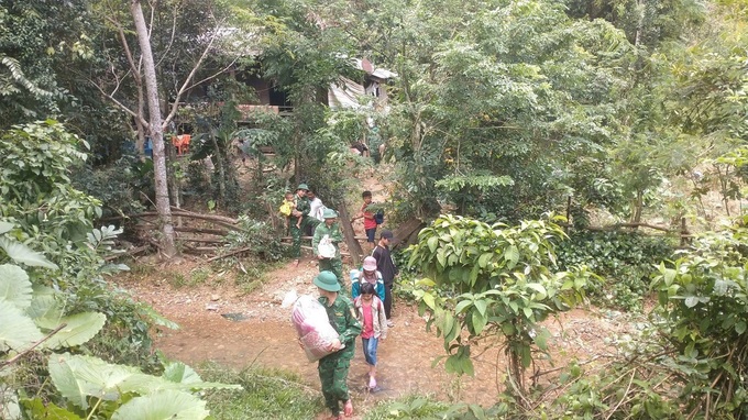 Quang Binh households evacuated due to hill crack - 2