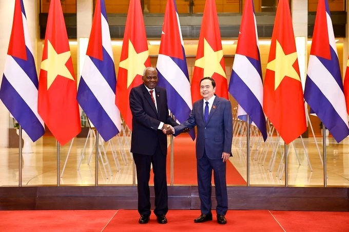 Top legislators of Vietnam, Cuba hold talks - 1