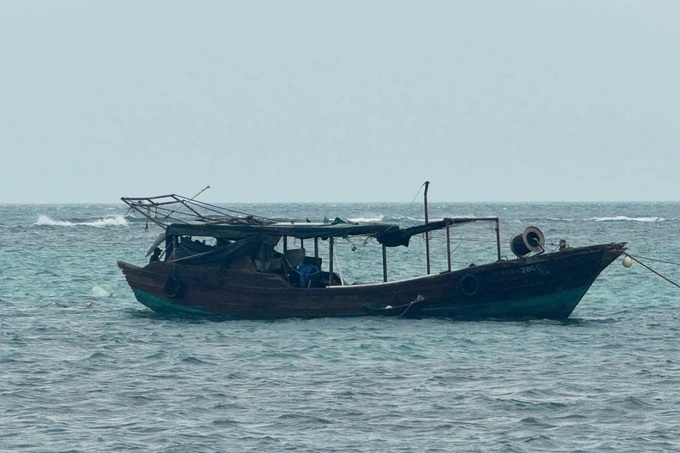 Uncrewed boat found drifting near Ly Son Island - 1