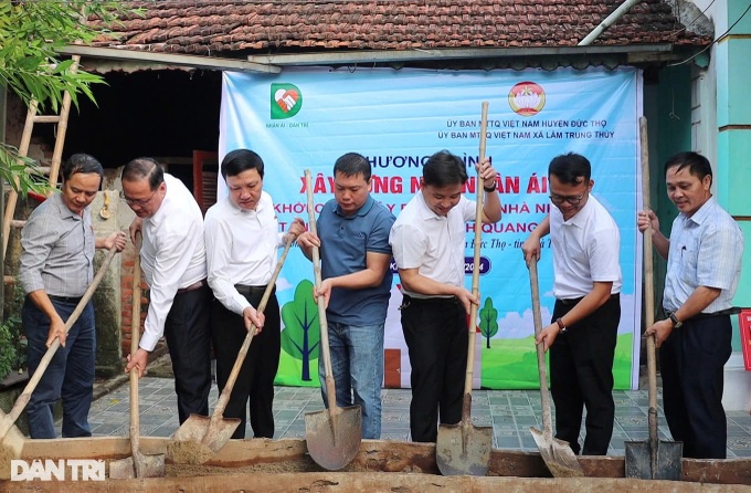 New house built for disabled Ha Tinh couple - 1