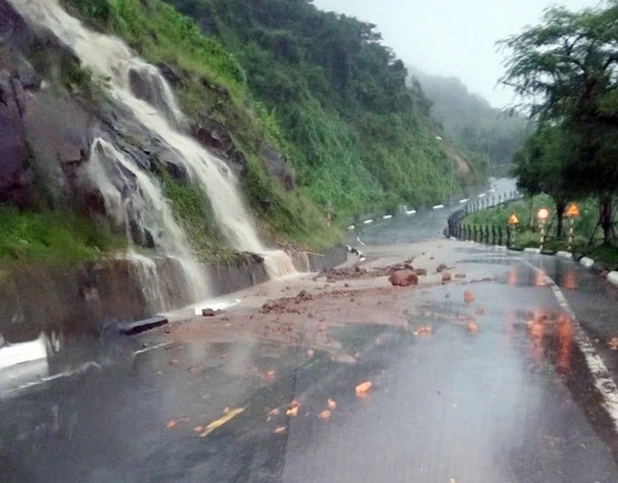 Son Tra Peninsula closed due to landslides - 1