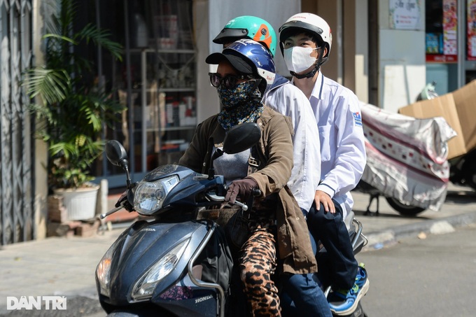 Hanoi students rampantly violate traffic laws - 4