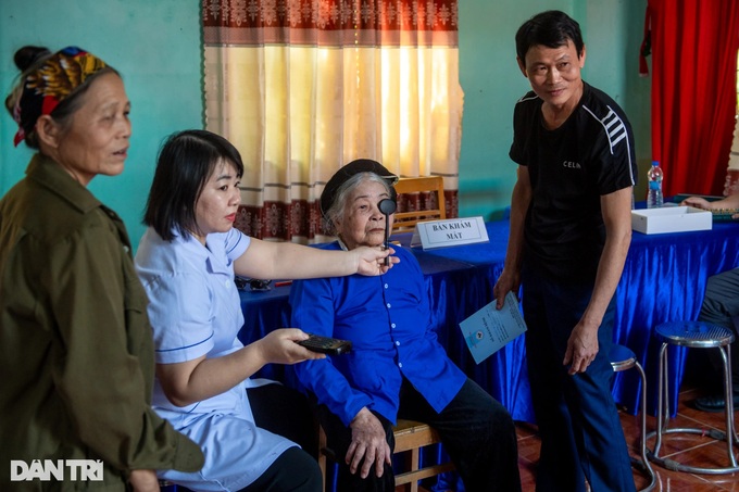 People in Yen Bai’s typhoon-hit areas get free medicines - 3