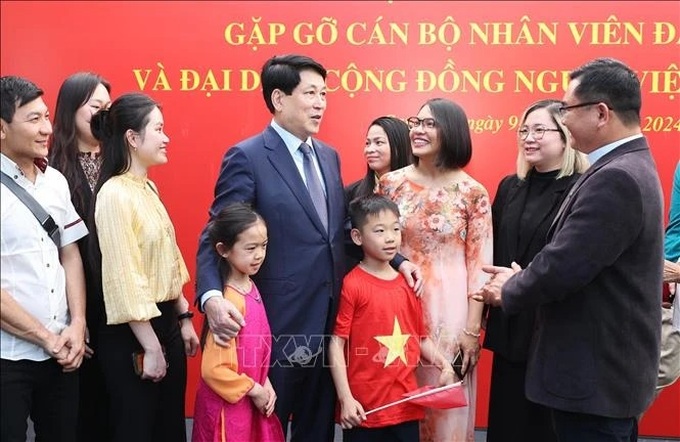 State President Luong Cuong meets with Vietnamese community in Chile - 1