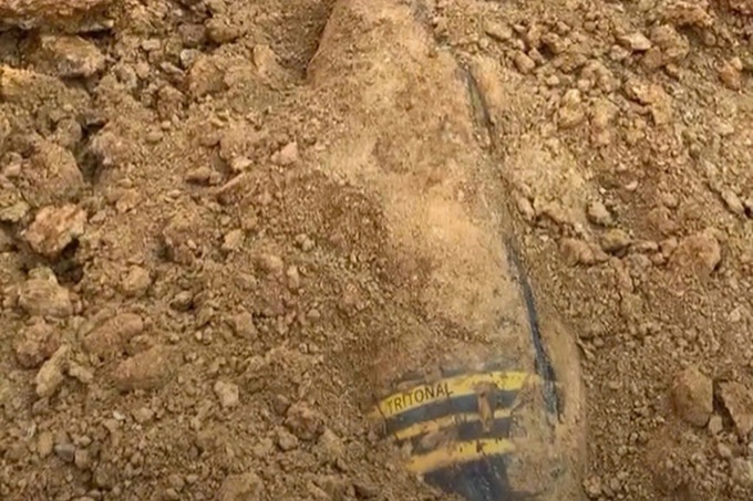 Bomb discovered at Thanh Hoa road project - 1