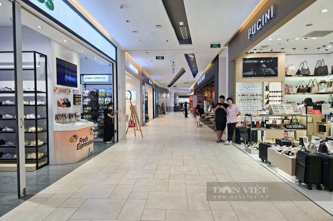 Hanoi shopping centres quiet on Singles' Day sales - 1 Hanoi shopping centres quiet on Singles' Day sales - 1