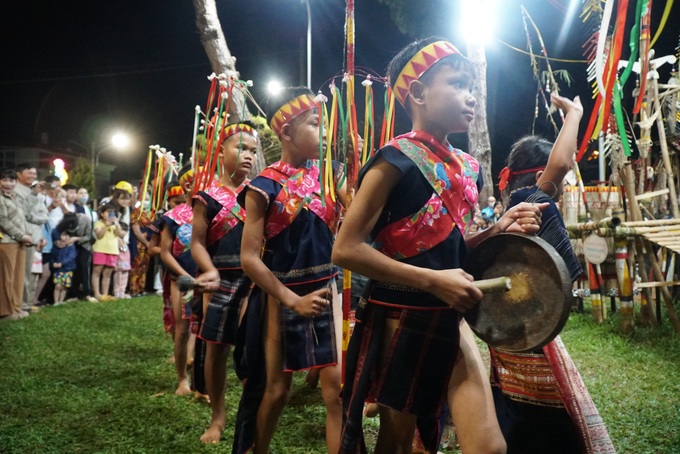 Gong performances attract visitors to Gia Lai - 3