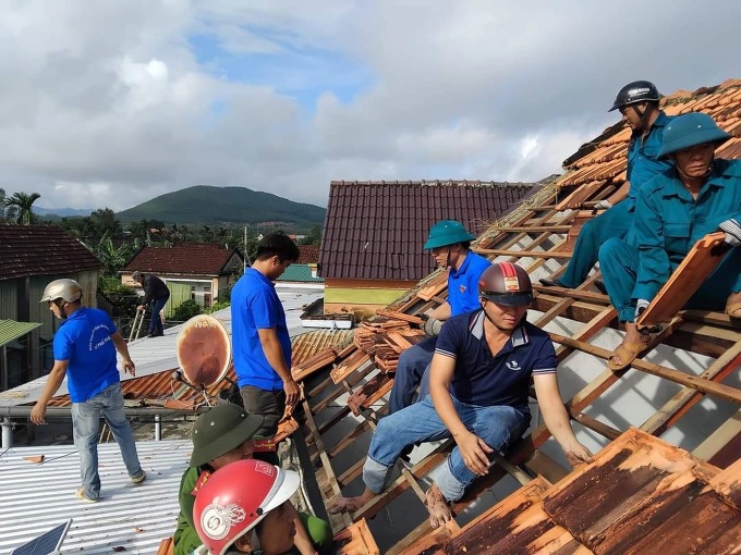 Dozens of houses damaged in Quang Ngai whirlwind - 2