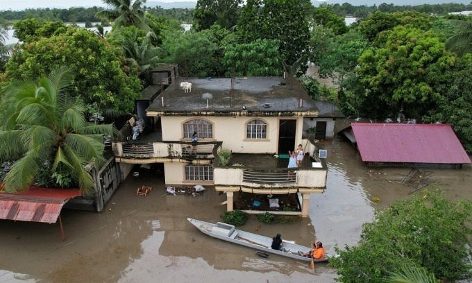 Evacuations, call for aid as Typhoon Usagi approaches Philippines - 1