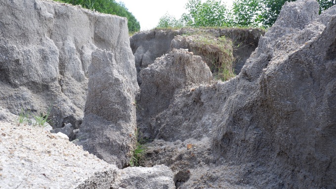 Danang farmland area faces erosion due to clay mining - 5