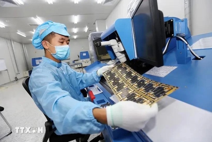 Vietnam sees opportunities in electronics support industries - 1