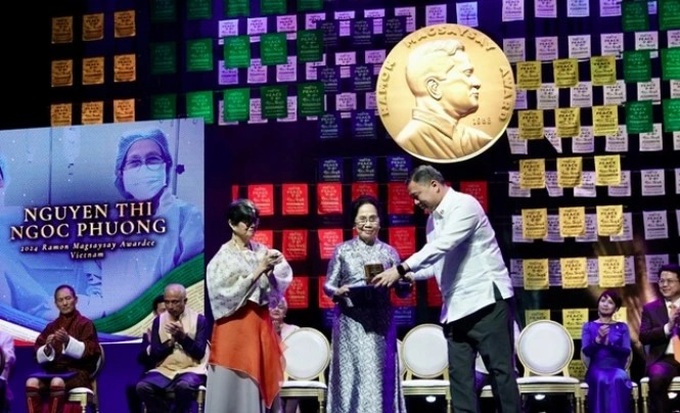 Vietnamese female professor receives Ramon Magsaysay Award - 1