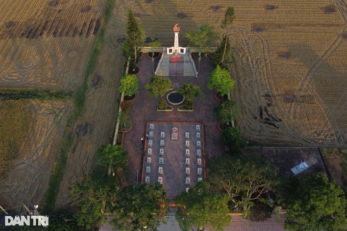 Teacher and 30 students remembered at Thai Binh war cemetery - 3