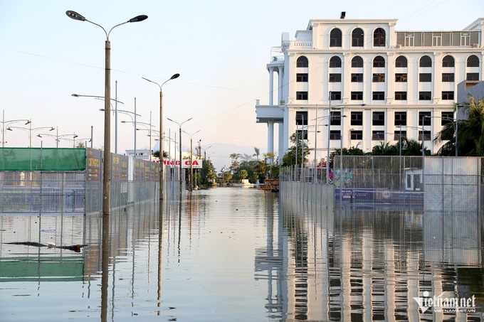 Ha Long City seeks measures to cope with rising tide - 1