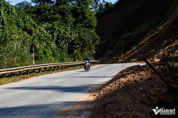 Bac Kan roads remain unrepaired following typhoon - 1