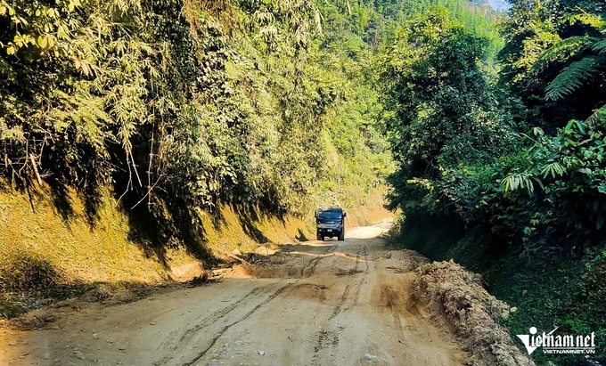 Bac Kan roads remain unrepaired following typhoon - 3