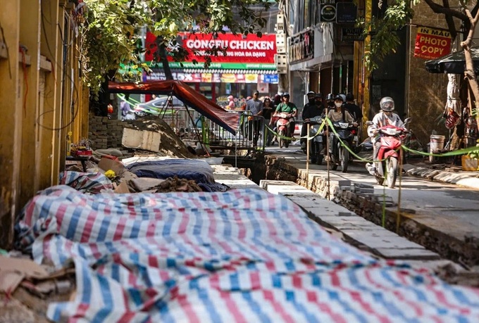 Nearly 150 sets of human remains found during Hanoi drainage project - 1