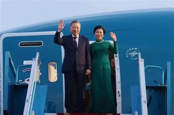 Party chief and his spouse set off for official visit to Malaysia - 1