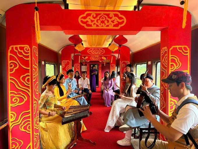 Central heritage train service tops Hue's tourist experiences - 1