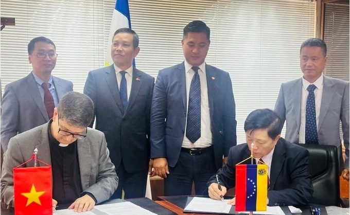 Venezuela, Vietnam sign educational cooperation agreement for new period - 1