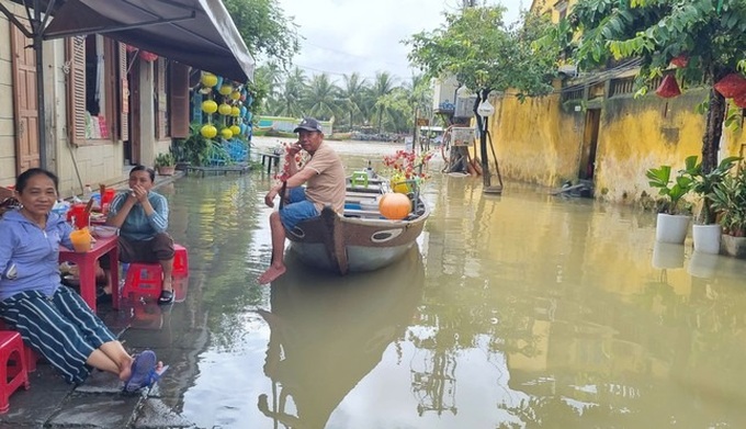 Hoi An City experiences flooding - 7