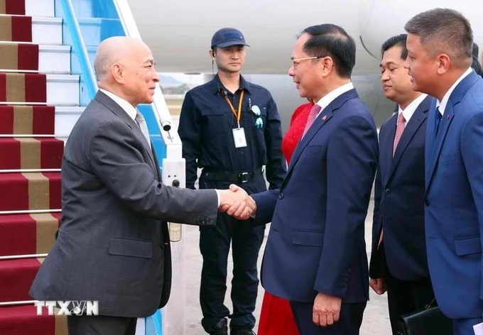 Cambodian King begins state visit to Vietnam - 1 Cambodian King begins state visit to Vietnam - 1