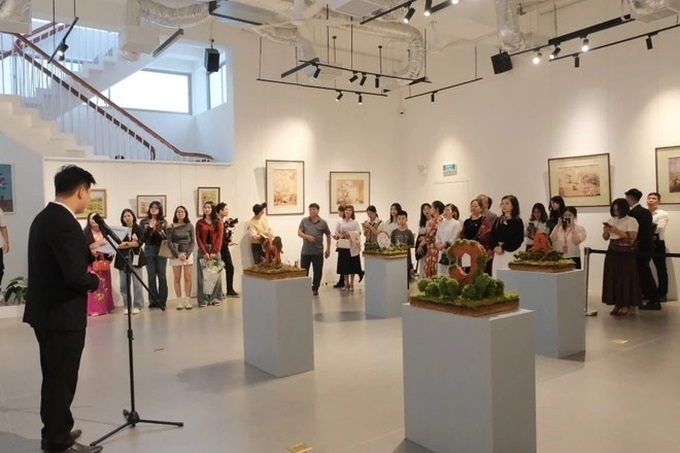 Painting exhibition on Vietnamese AO/dioxin victims opens in Hanoi - 1