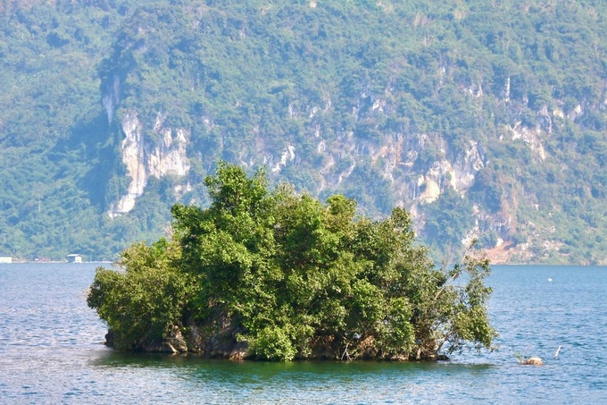 Hoa Binh Lake to be developed into a national tourist site - 6