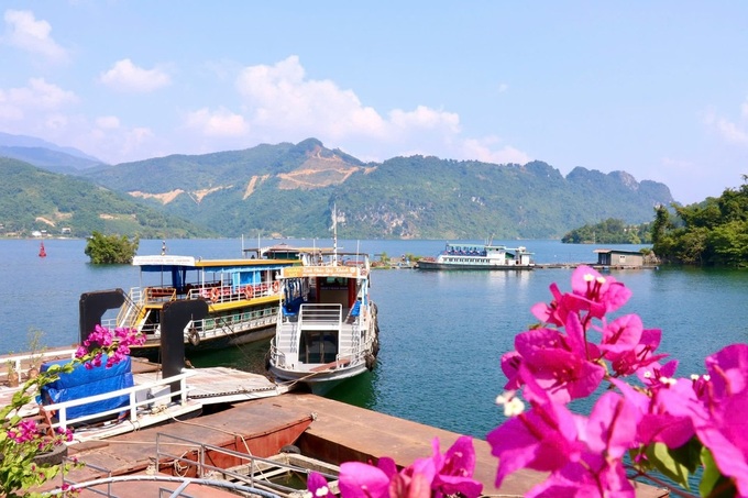 Hoa Binh Lake to be developed into a national tourist site - 2