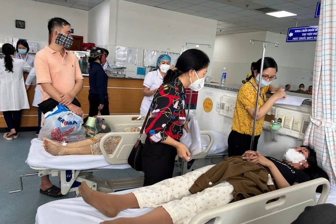 Vung Tau sandwich shop fined for mass food poisoning incident - 1