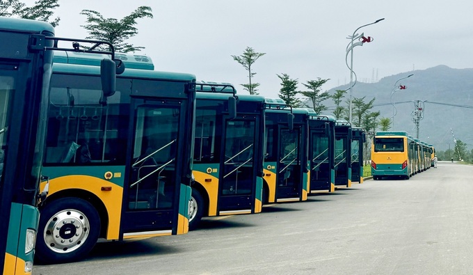 150 electric buses to boost HCM City metro line access - 1