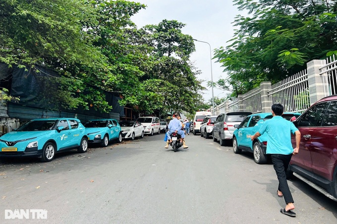 Illegal parking rampant in HCM City's major hospital - 4