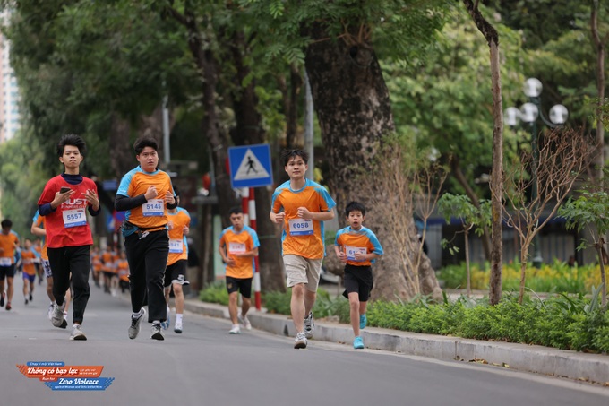 Over 2,000 people run for zero violence against women and girls - 1