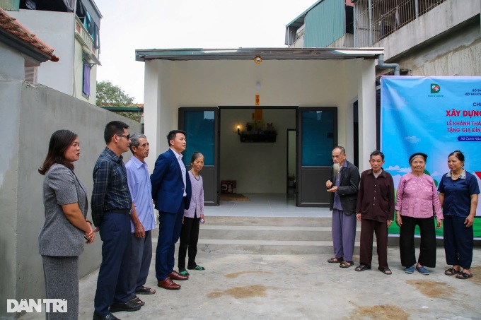 Dantri builds new houses for two disadvantaged families in Hanoi - 3