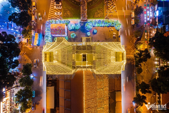 Early Christmas spirit at Ho Chi Minh City Notre-Dame Cathedral - 2