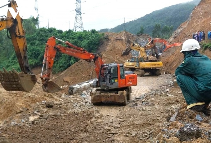 Landslides ravage Binh Dinh-Gia Lai pass - 1