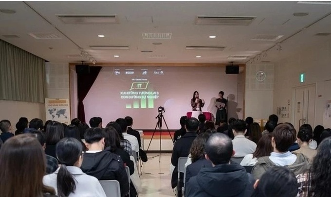 Young Vietnamese intellectuals in Japan share IT career - 1