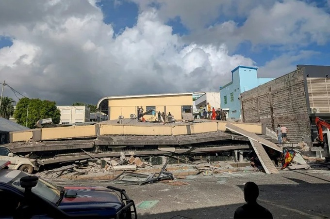 Rescuers hunt for survivors in Vanuatu quake, nine dead - 1