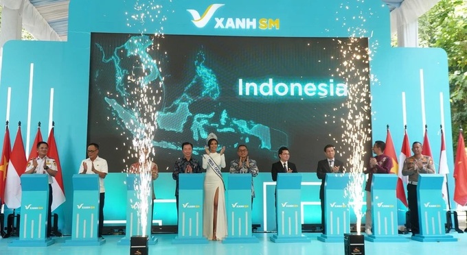 Vietnamese company launches electric taxi service in Indonesia - 1