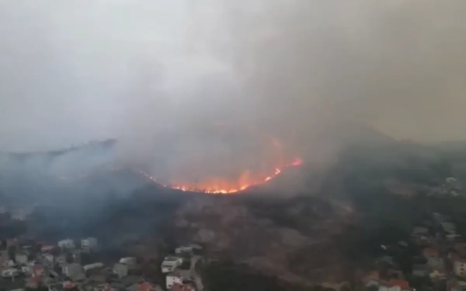 Fires hit Quang Ninh's drying forests - 1