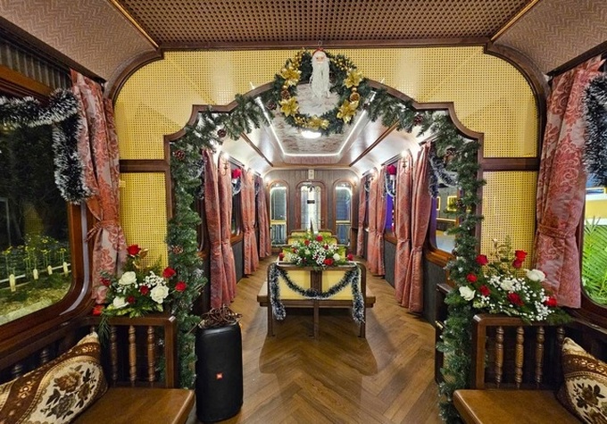 Luxury tourist train debuts in Dalat - 3
