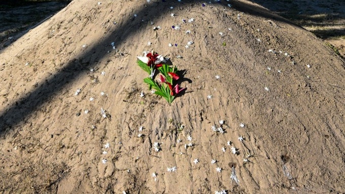 Tears, prayers as Asia mourns tsunami dead 20 years on - 1