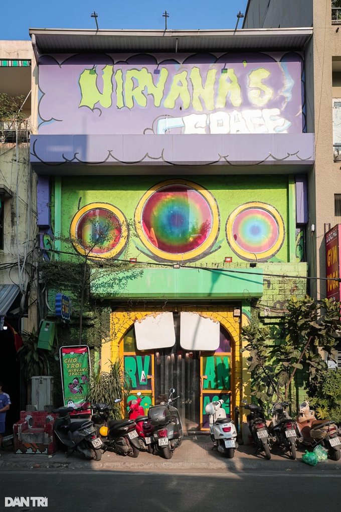 Coffee shop not for the fainted-heart in Hanoi - 1