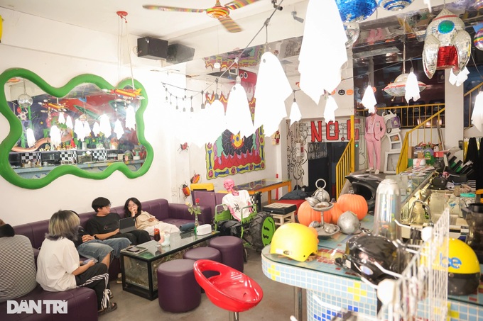 Coffee shop not for the fainted-heart in Hanoi - 6