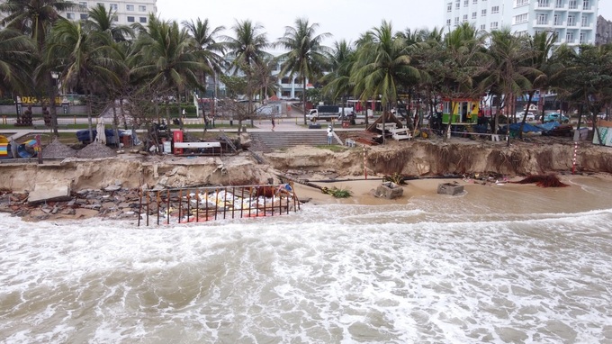 Severe coastal erosion ravages Danang beachfront - 8 Severe coastal erosion ravages Danang beachfront - 8